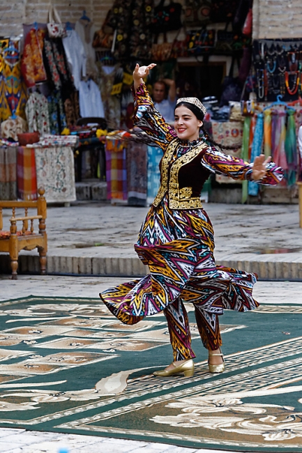 Défilé de mode, concert, danses-019